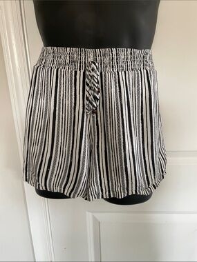 Apt. 9 Black and White Patterned Waistband Shorts
